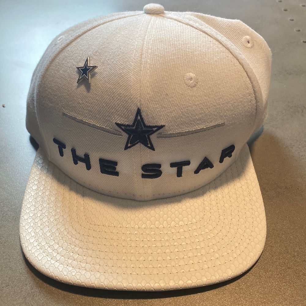 NFL The Star Dallas Cowboys New Era Adjustable Hat. W/ Star charm. 9Fifty